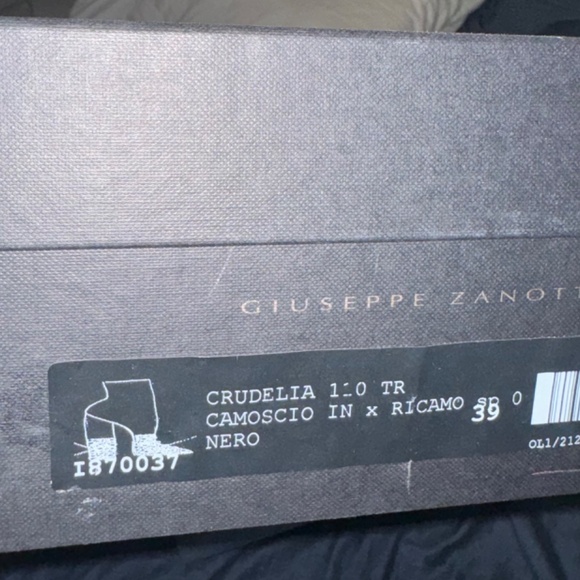 Boots - Picture 4 of 4